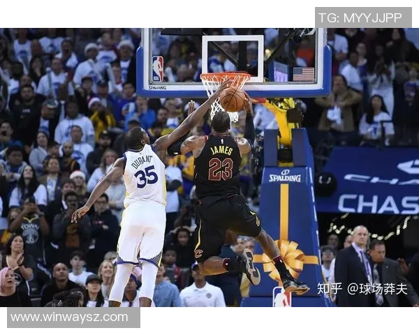 篮网与活塞激战正酣NBA赛场精彩瞬间回顾与分析